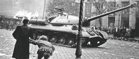 23 octobre 1956 : Souvenez-vous de l&rsquo;insurrection anti-soviétique de Budapest ! La répression juive communiste fait environ 2 500 morts tandis que 200 000 Hongrois se réfugient en Europe de l’Ouest.