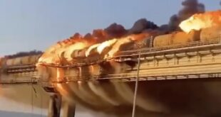 Les terroristes juifs internationaux font sauter le pont reliant la Crimée au reste de la Russie ! Après le rétablissement du trafic en moins de 12 heures par la Russie, l’Ukraine juive accuse les Russes d’avoir fait sauter leur propre pont !