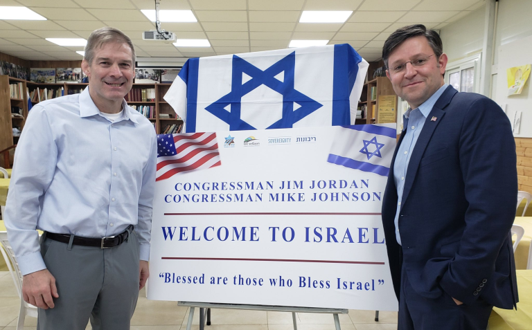 Le nouveau président de la Chambre républicaine, Mike Johnson, annonce qu&rsquo;Israël sera sa priorité