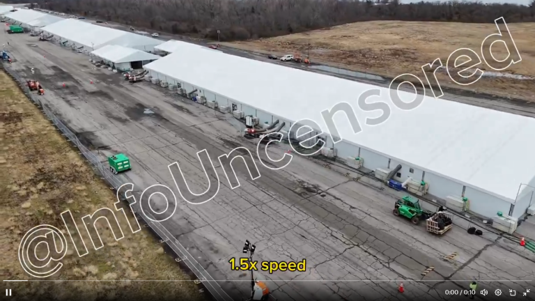 Une vidéo de drone révèle une immense ville de tentes de migrants à New York, gardée secrète par les démocrates et les médias