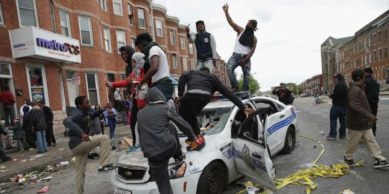La ville de Baltimore implose : les forces de police s’effondrent, seuls trois agents patrouillaient dans le district principal